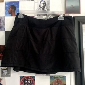 Size 8 Lululemon Pace Rival Mid-Rise skirt.